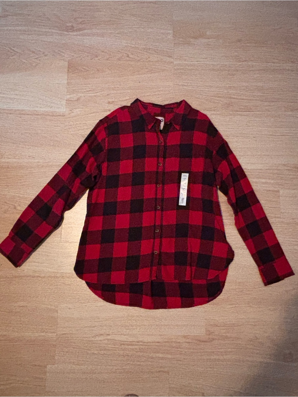 BNWT women’s Red and Black Buffalo Plaid Button-Down flannel Shirt